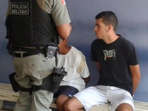 Um jovem foi preso e um menor apreendido por tráfico de drogas em Arapiraca