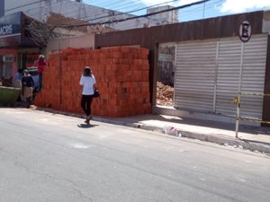 Obra no Centro de Arapiraca atrapalha trânsito e pedestres