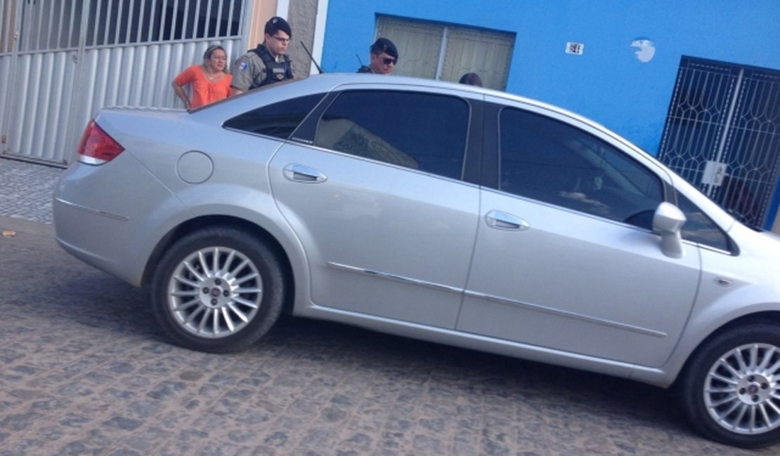 Vendedora tem cerca de R$ 40 mil levados em joias