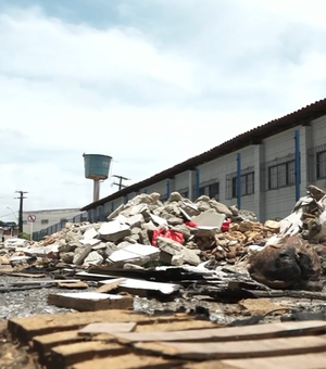 [Vídeo] Lixo e entulho são flagrados no entorno de escola estadual na Ponta da Terra