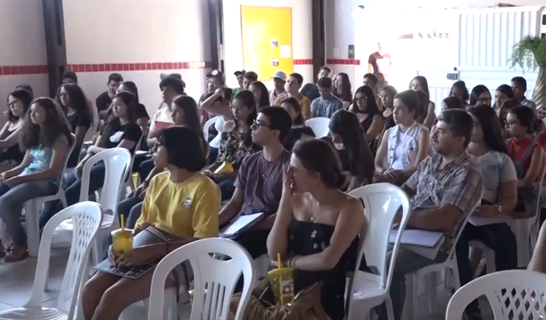 Escola de Arapiraca realiza aulão preparatório para ENEM solidário