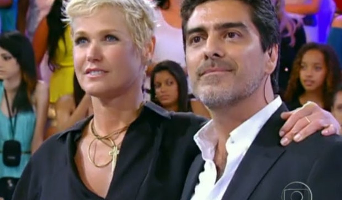 Xuxa chama de ?kenga? mulher que pediu beijo para Junno Andrade