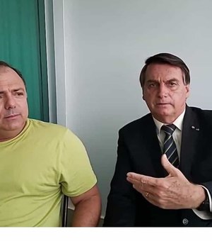 'Um manda, o outro obedece', diz Pazuello ao receber Bolsonaro após crise da vacina