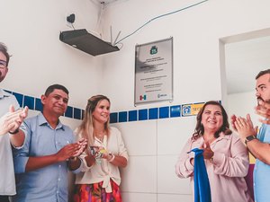 Prefeita Ceci Rocha entrega escolas reformadas e valoriza alunos e profissionais da educação em Atalaia