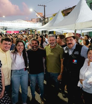 Ao lado de Lira, Gilberto Gonçalves prestigia procissão em homenagem à Padroeira de Rio Largo