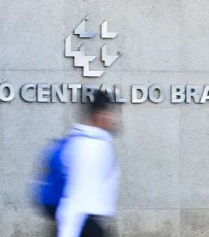 Juros das famílias seguem elevados e chegam a 64% ao ano, diz BC