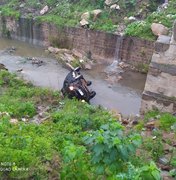 Condutor perde controle e veículo cai em ribanceira em Santana do Ipanema