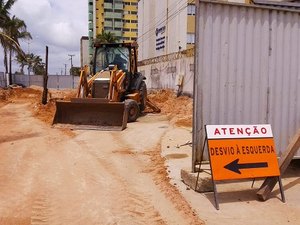 Casal libera trecho de obra na Avenida Assis Chateaubriand