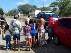 PRF aborda carro de passeio que trafegava com 11 pessoas