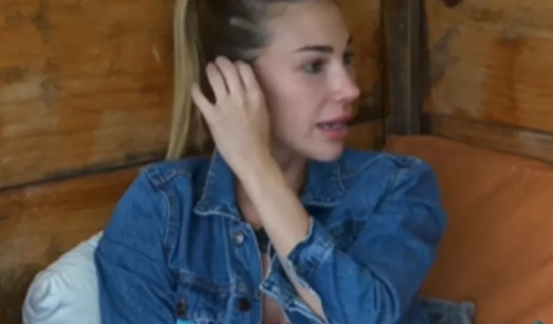 A Fazenda: peoa expõe término polêmico por telefone e ex-marido rebate