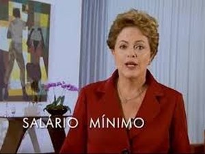 Dilma fixa mínimo em R$ 880 a partir de 1º de janeiro