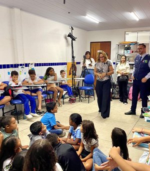 Leonardo Dias visita escola bilíngue em Pilar e anuncia implantação do método em Maceió