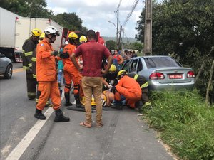 Homem passal mal e causa acidente na BR 316, em Satuba 
