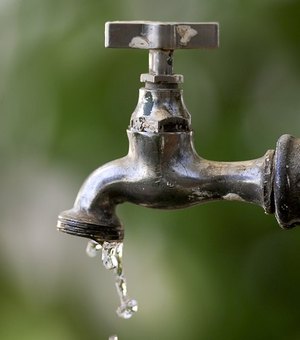 Moradores reclamam do abastecimento de água em loteamento de Arapiraca