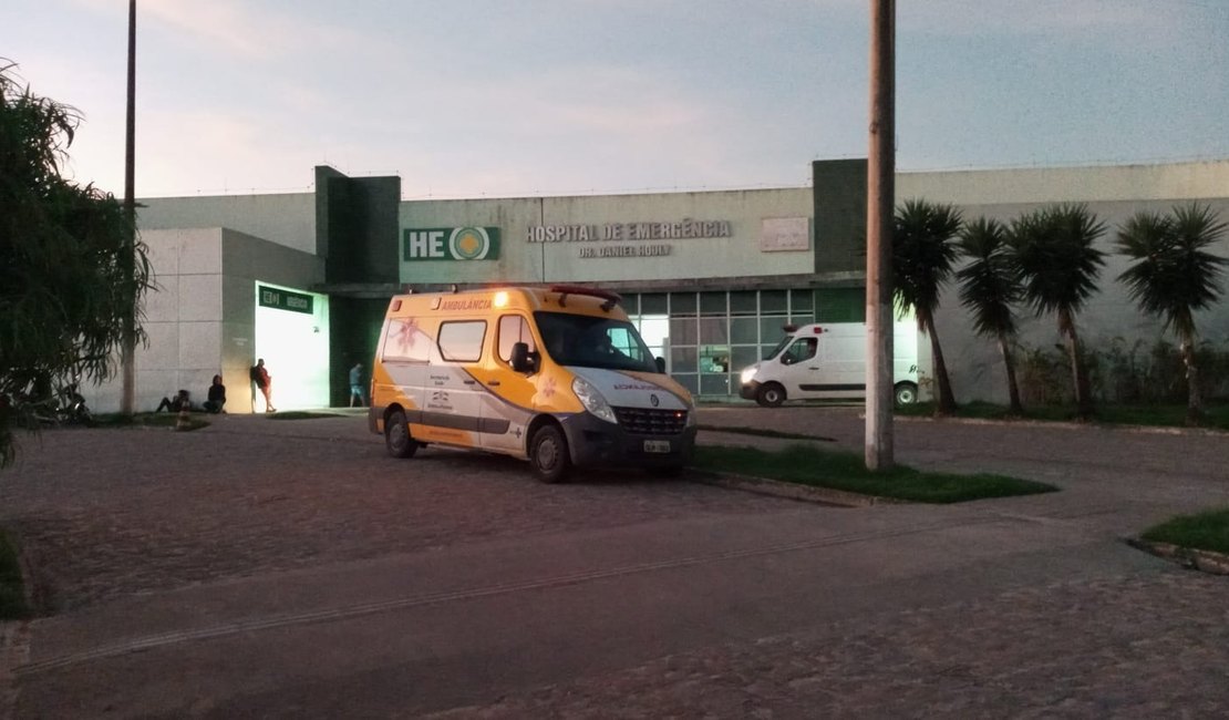 Dupla atira em clientes de espetinho e homem é atingido pelos disparos, em Arapiraca