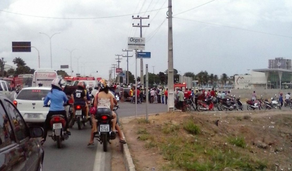 Semáforo quebrado causa acidentes na AL 220