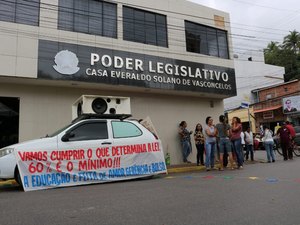 [Vídeo] Professores protestam por precatórios do Fundeb em Maragogi