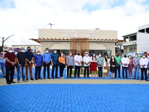São Sebastião inaugura praça e investe na cultura com Central da Renda de Bilro