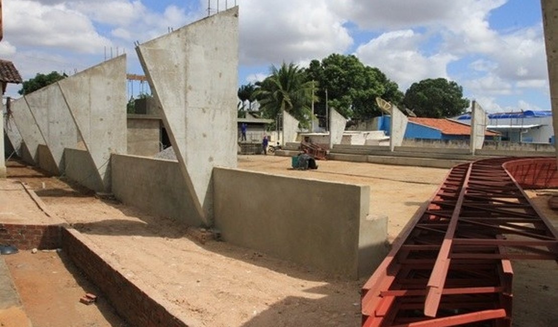 Luciano Barbosa visita obras em escolas do Agreste e Sertão