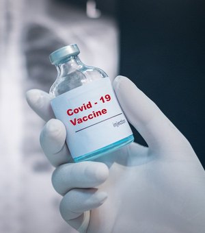 Universidade de Oxford anuncia retomada de testes para vacina contra covid-19