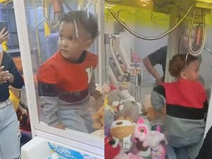 Criança de 4 anos entra em máquina de bichos de pelúcia; ‘Eu fiquei apavorada’, diz mãe