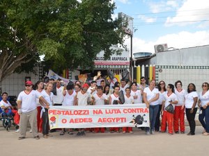 Alunos da Pestalozzi realizam mutirão