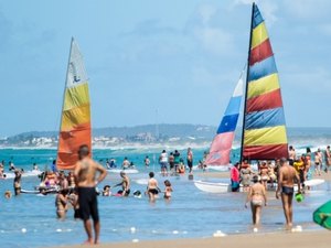 Verão aquece turismo e deve atrair 500 mil visitantes a Alagoas
