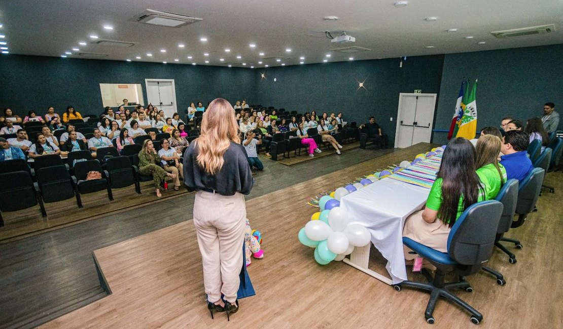 Olhar integral para a primeira infância é tema de seminário promovido pela prefeitura em Arapiraca