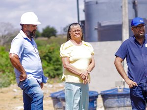 Prefeita Tia Júlia faz visita a obras no Conjunto Antônio Ribeiro
