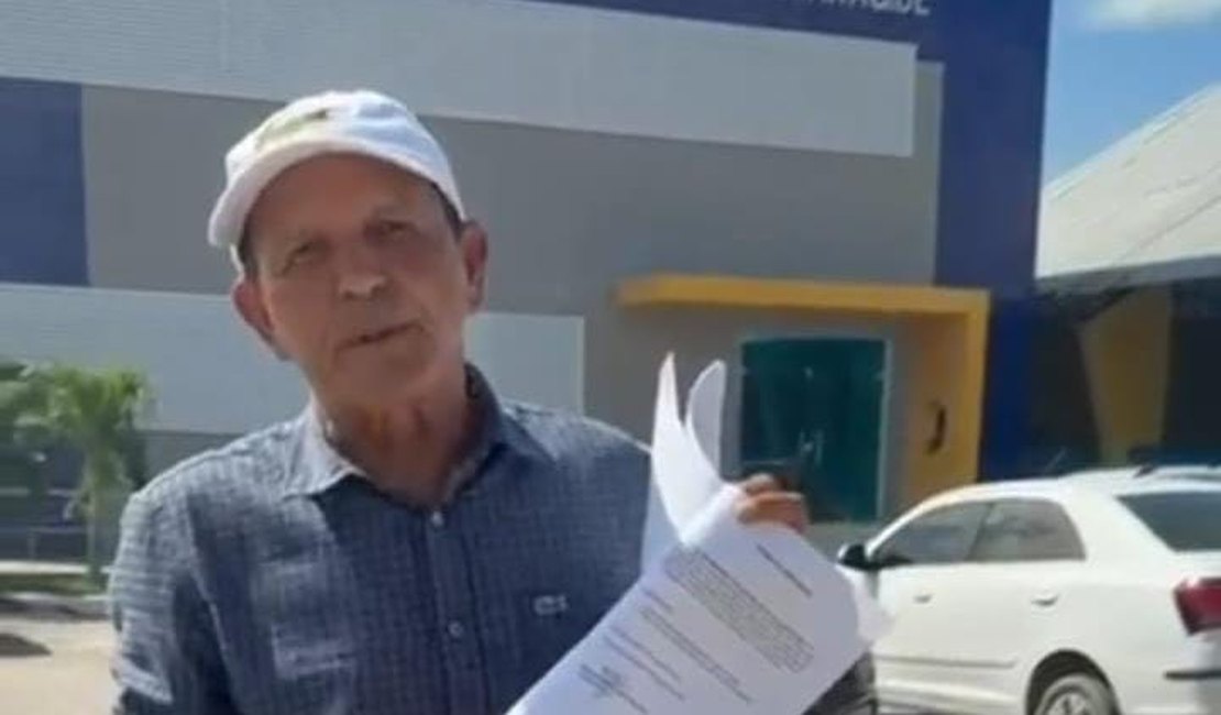 Cícero Cavalcante entrega documentação para realização do Bloco do Jacaré no Passo de Camaragibe