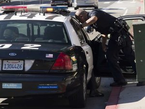 Policial poderá ser preso nos EUA por acariciar cadáver de mulher