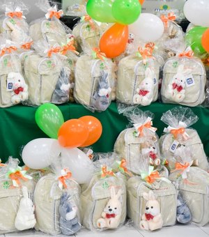 Prefeitura de Arapiraca realiza segunda entrega de enxovais do Projeto Mãe Arapiraquense