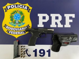 PRF prende homem por porte ilegal de arma de fogo na BR 101