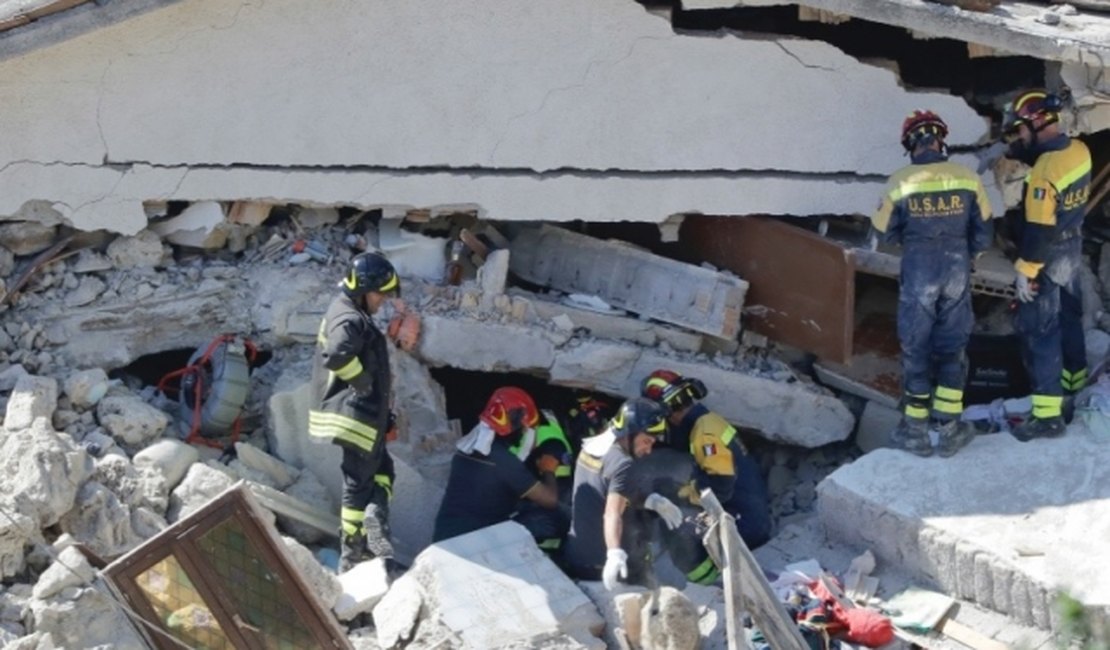 Sobe para mais de 240 o nº de mortos em terremoto no centro da Itália