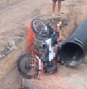 Motociclista morre após cair em obra de saneamento sem sinalização em Santana do Ipanema