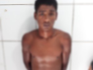 Homem é preso e adolescente apreendido por tentativa de roubo