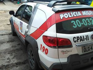 Suspeitos realizam disparos de arma de fogo em frente à casa de ex-presidiário