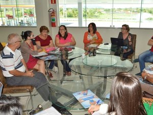 Gestores da Sesau e de sete municípios do Sertão discutem regionalização da saúde