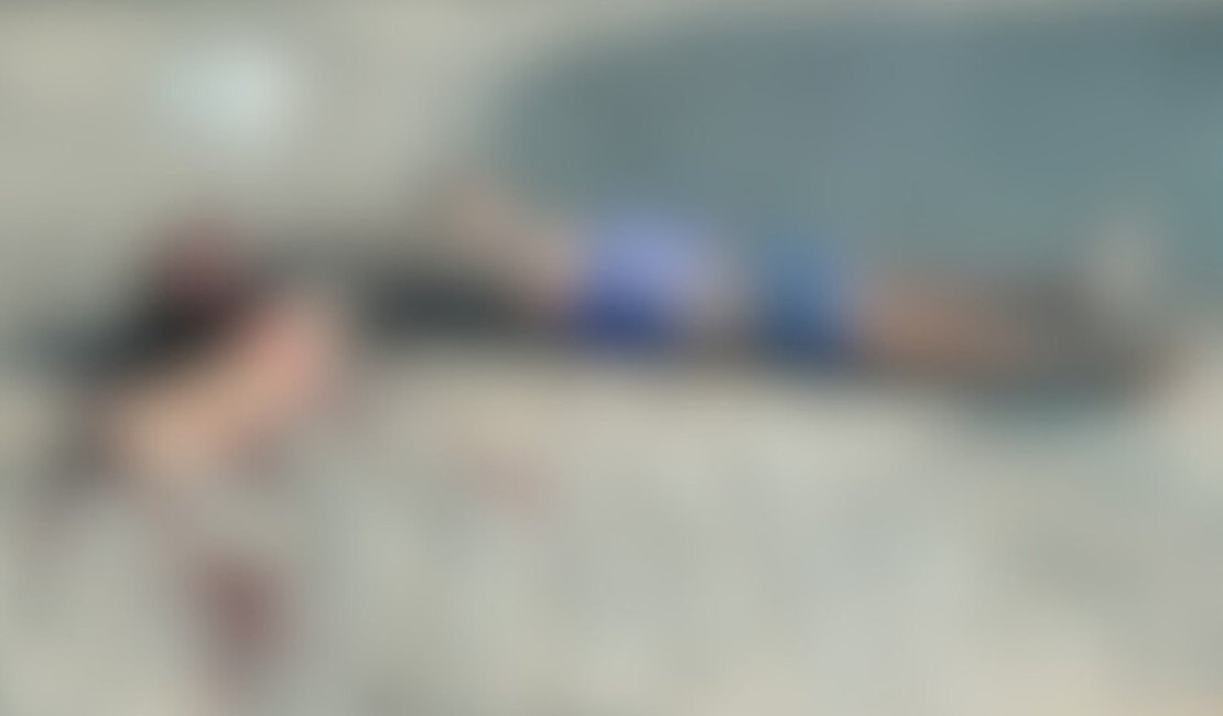 Homem de 45 anos é encontrado morto e ensanguentado no meio da rua em Porto Calvo