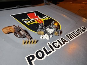 PM apreende 135 gramas de maconha e arma de fogo em residência