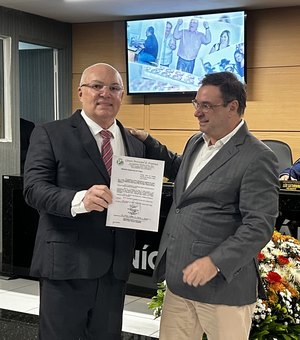 Josenildo Souza recebe título de Cidadão Honorário de Arapiraca em cerimônia concorrida