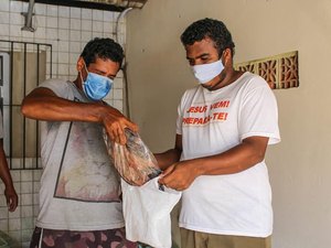 Prefeitura de Maragogi realiza entrega do peixe da Semana Santa