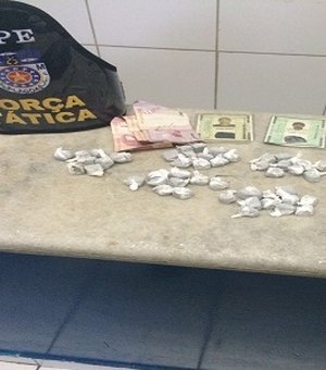 Polícia prende dois por tráfico e apreende drogas e dinheiro