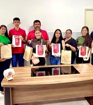 Curso de Inglês amplia horizontes e prepara estudantes de São Sebastião para experiências internacionais