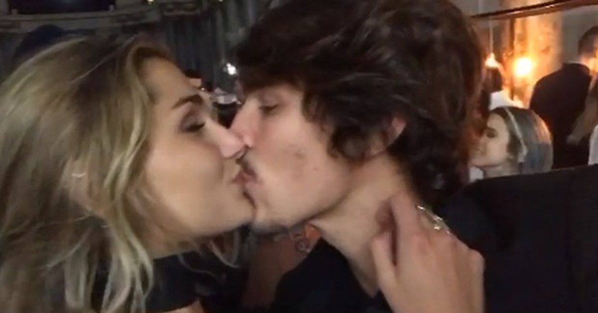 Foto: Sasha Meneghel e Bruno Montaleone estão namorando há um ano -  Purepeople