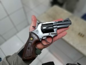Três armas de fogo são apreendidas na parte alta de Maceió em menos de 24h 