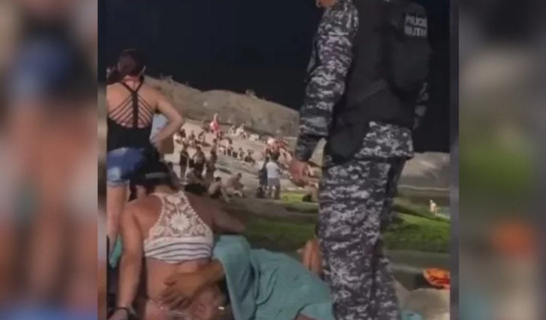 Casal é abordado pela polícia durante prática de sexo oral em praia no Rio de Janeiro