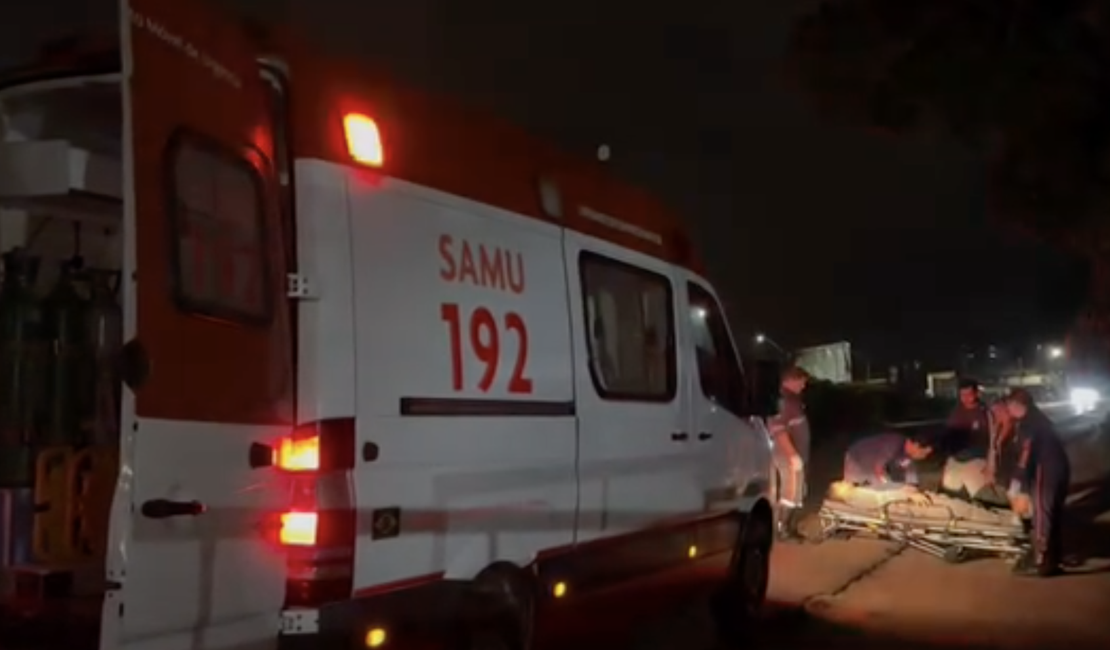 Acidente entre moto e cavalo deixa dois jovens feridos na AL-115, em Arapiraca
