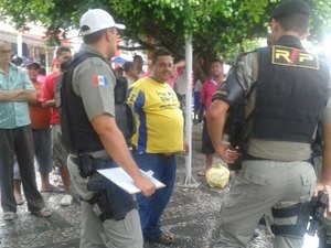 Motociclista embriagado provoca colisão traseira no centro de Arapiraca