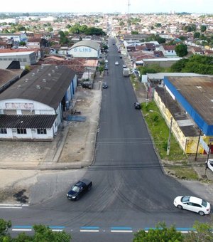 Duas mulheres ficam feridas após colisão de carro e moto no Tabuleiro do Martins